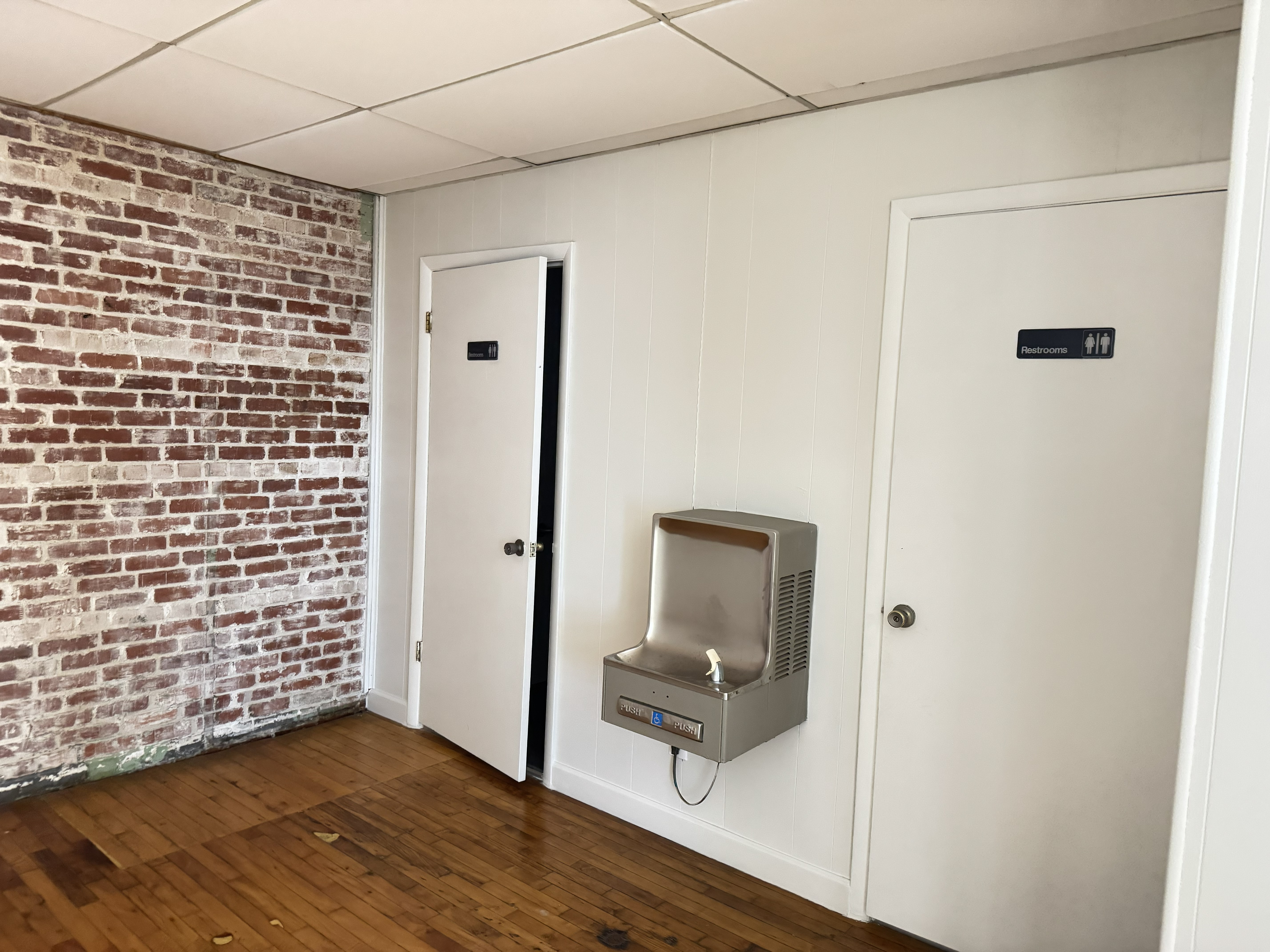 Facilities at Pleasant Street Hall venue